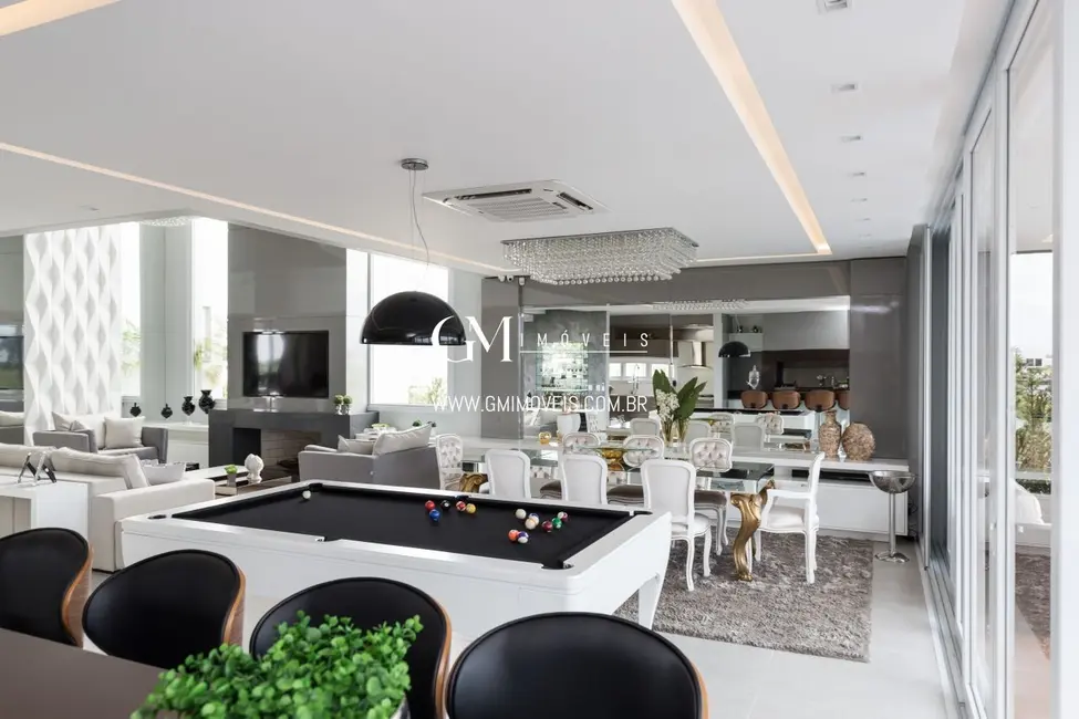 Foto 1 de Casa com 4 quartos à venda, 331m2 em Torres - RS