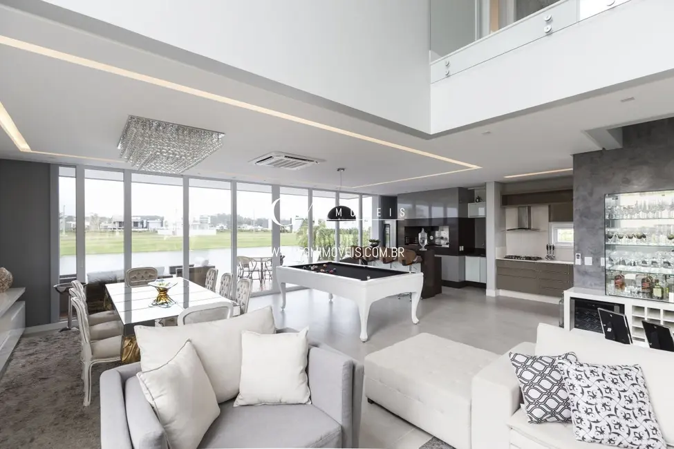 Casa com 4 quartos à venda, 331m2 em Torres - RS - imagem 8 Foto 8 de Casa com 4 quartos à venda, 331m2 em Torres - RS