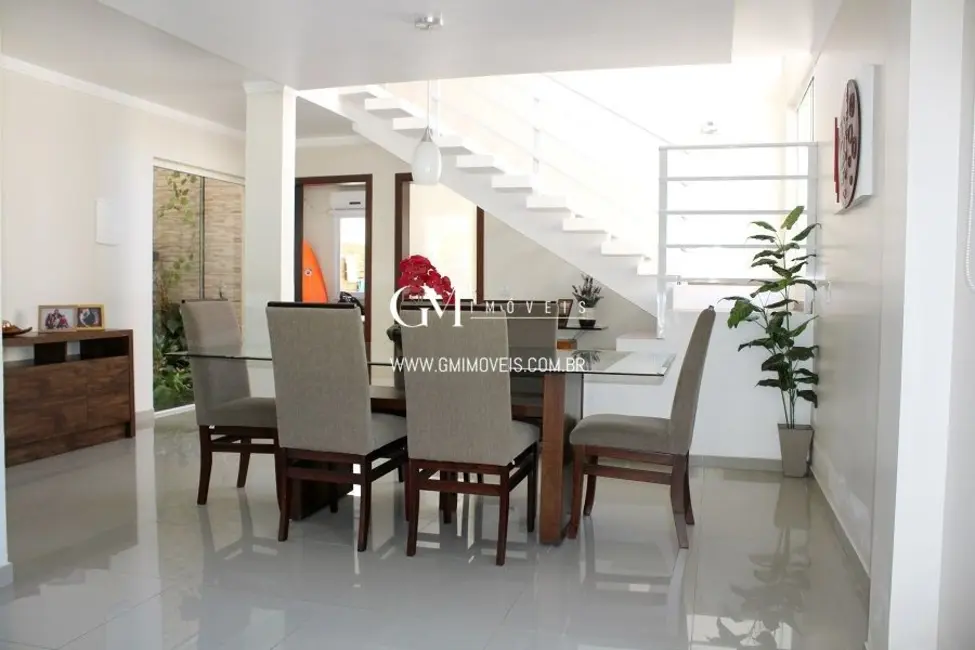 Casa com 4 quartos à venda, 190m2 em Torres - RS - imagem 4 Foto 4 de Casa com 4 quartos à venda, 190m2 em Torres - RS