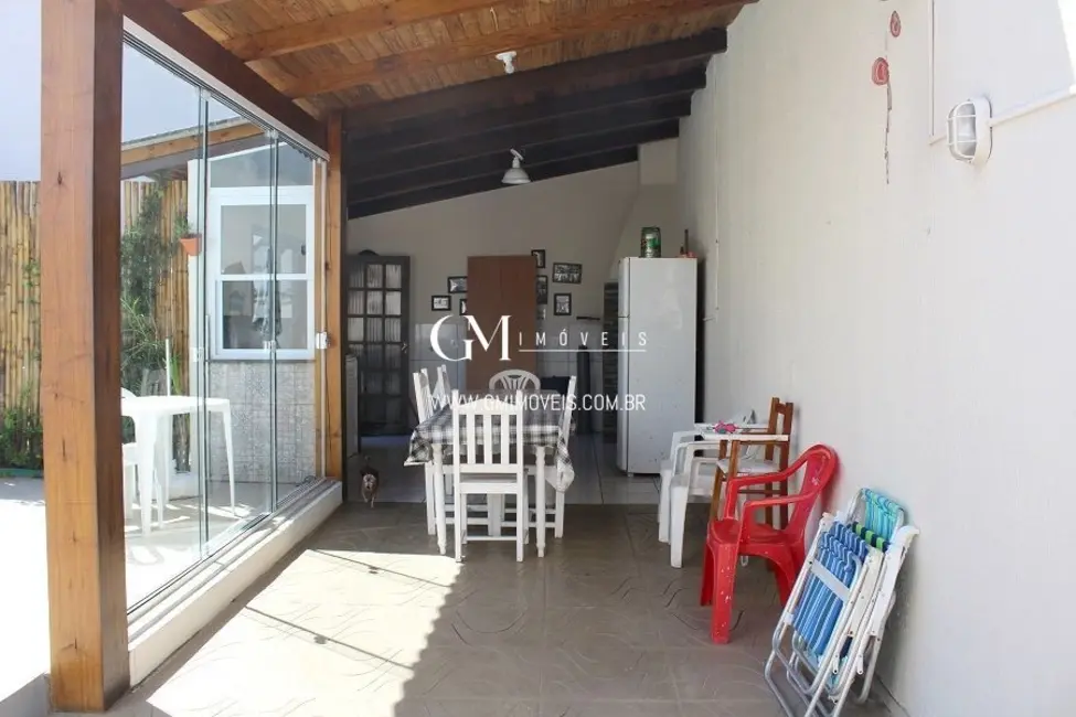 Casa com 4 quartos à venda, 190m2 em Torres - RS - imagem 8 Foto 8 de Casa com 4 quartos à venda, 190m2 em Torres - RS