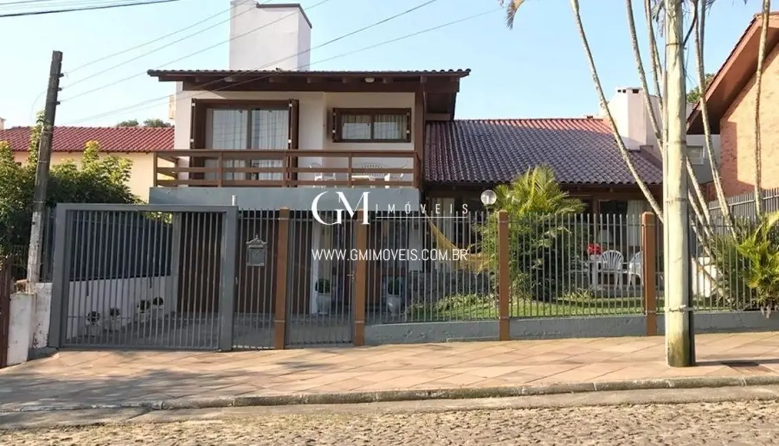 Foto 1 de Casa com 3 quartos à venda, 347m2 em Torres - RS