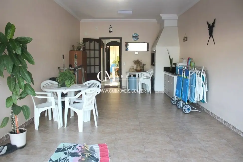 Casa com 5 quartos à venda, 300m2 em Torres - RS - imagem 5 Foto 5 de Casa com 5 quartos à venda, 300m2 em Torres - RS