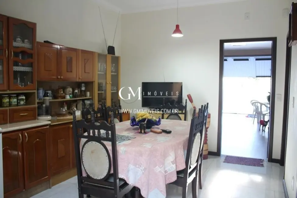 Casa com 5 quartos à venda, 300m2 em Torres - RS - imagem 8 Foto 8 de Casa com 5 quartos à venda, 300m2 em Torres - RS