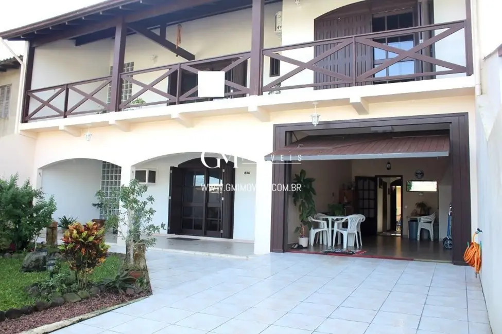Foto 1 de Casa com 5 quartos à venda, 300m2 em Torres - RS