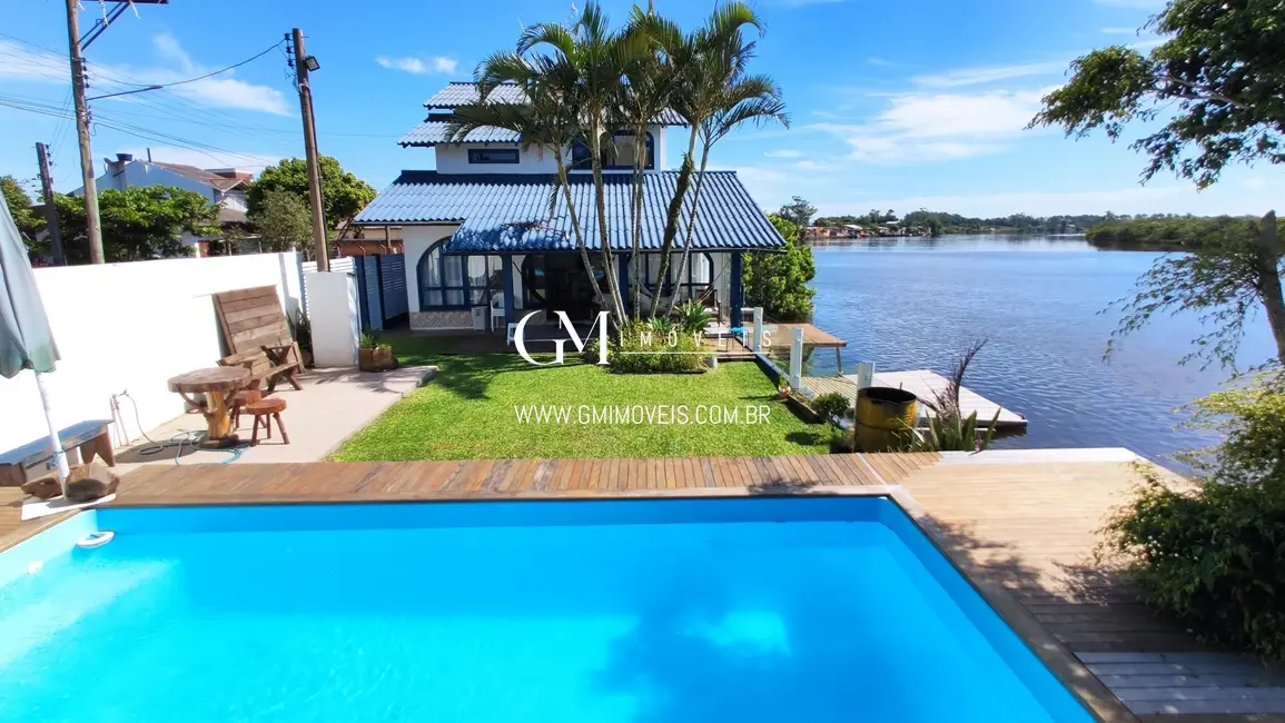 Foto 1 de Casa com 5 quartos à venda, 162m2 em Torres - RS