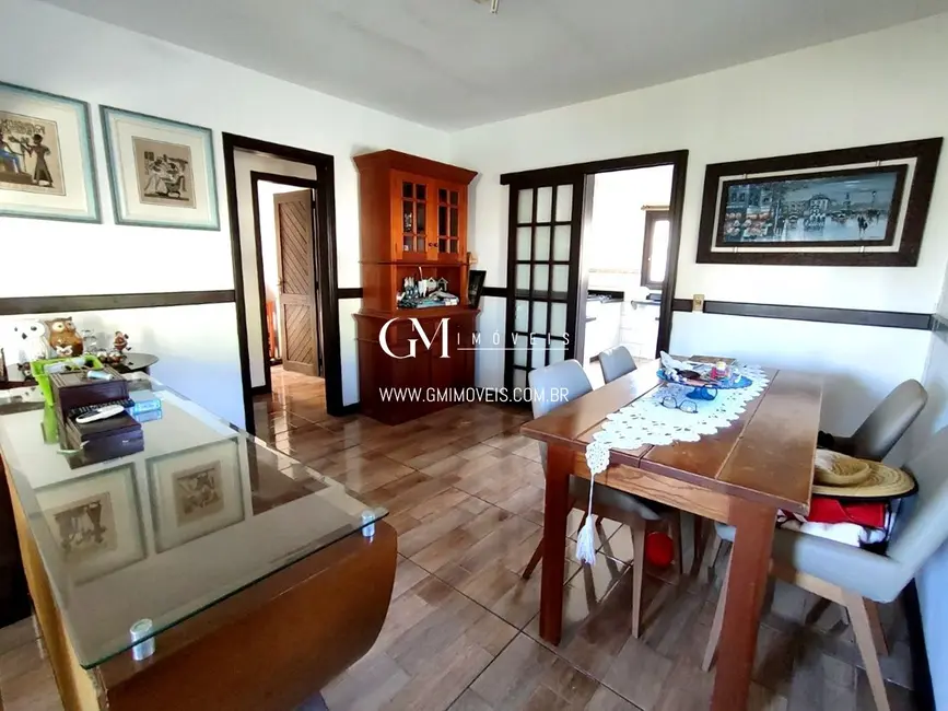 Casa com 6 quartos à venda, 160m2 em Torres - RS - imagem 4 Foto 4 de Casa com 6 quartos à venda, 160m2 em Torres - RS