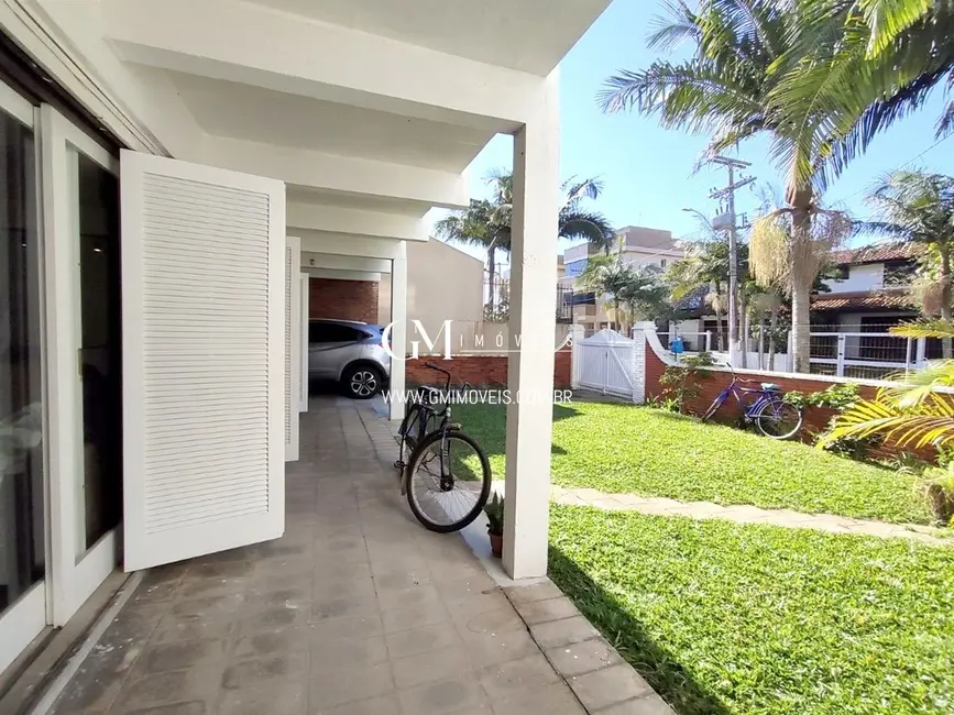 Foto 3 de Casa com 4 quartos à venda, 266m2 em Torres - RS