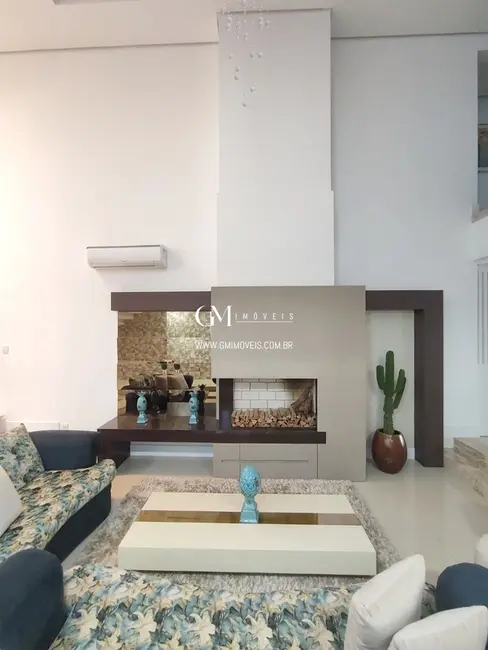 Casa de Condomínio com 5 quartos à venda, 330m2 em Torres - RS - imagem 6 Foto 6 de Casa de Condomínio com 5 quartos à venda, 330m2 em Torres - RS