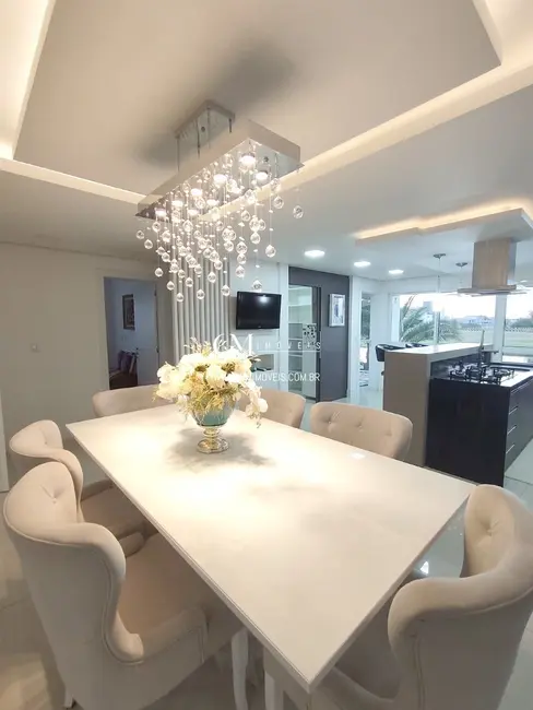 Casa de Condomínio com 5 quartos à venda, 330m2 em Torres - RS - imagem 8 Foto 8 de Casa de Condomínio com 5 quartos à venda, 330m2 em Torres - RS