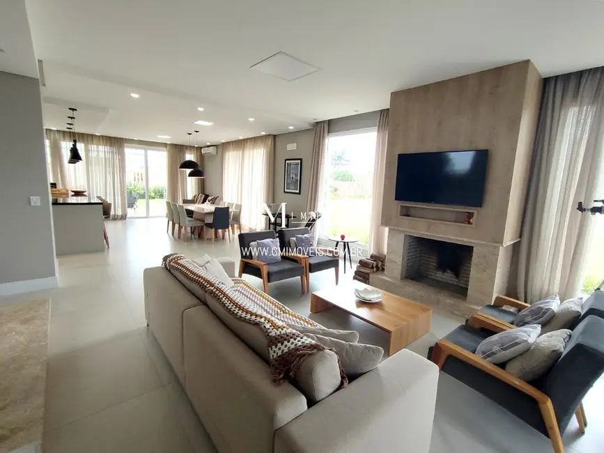 Foto 3 de Casa com 4 quartos à venda, 320m2 em Torres - RS