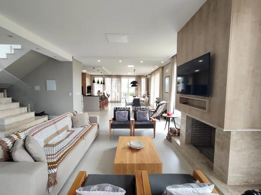 Foto 2 de Casa com 4 quartos à venda, 320m2 em Torres - RS