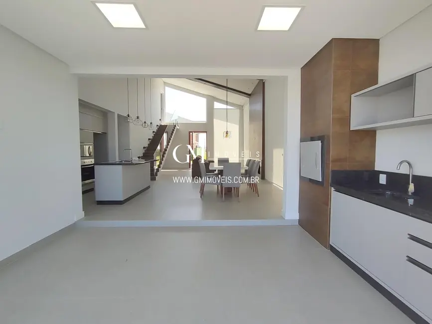 Casa com 3 quartos à venda, 256m2 em Torres - RS - imagem 7 Foto 7 de Casa com 3 quartos à venda, 256m2 em Torres - RS