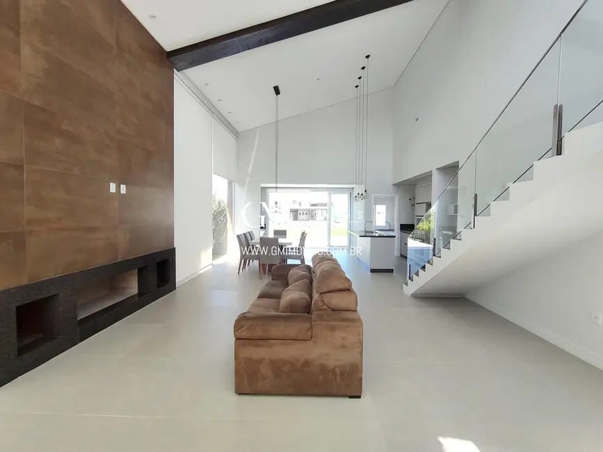 Casa com 3 quartos à venda, 256m2 em Torres - RS - imagem 8 Foto 8 de Casa com 3 quartos à venda, 256m2 em Torres - RS