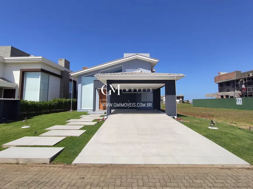 Foto 1 de Casa com 3 quartos à venda, 256m2 em Torres - RS
