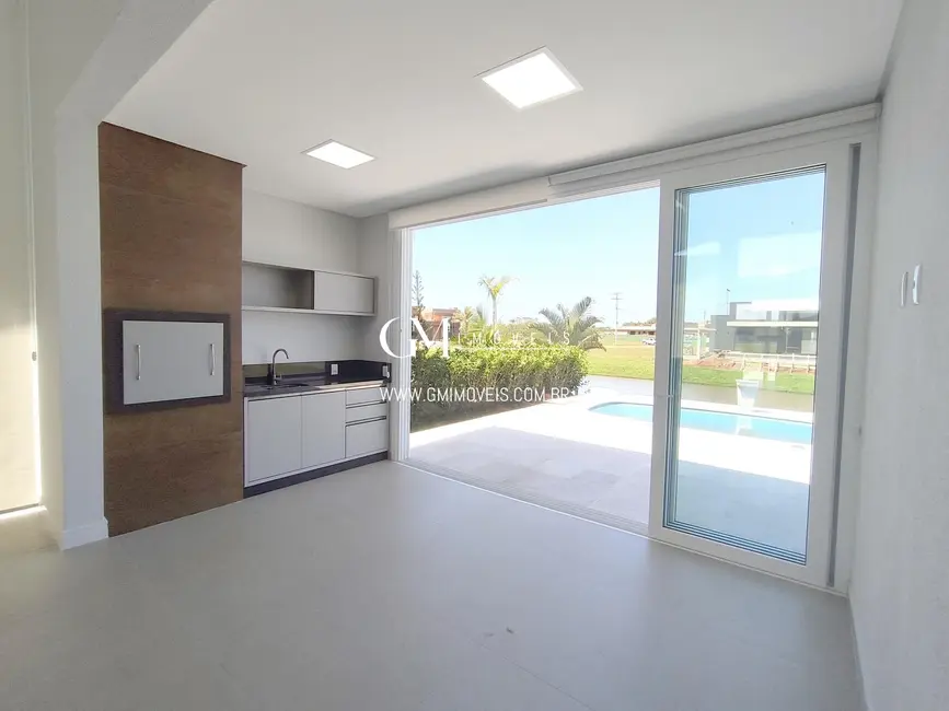 Casa com 3 quartos à venda, 256m2 em Torres - RS - imagem 5 Foto 5 de Casa com 3 quartos à venda, 256m2 em Torres - RS