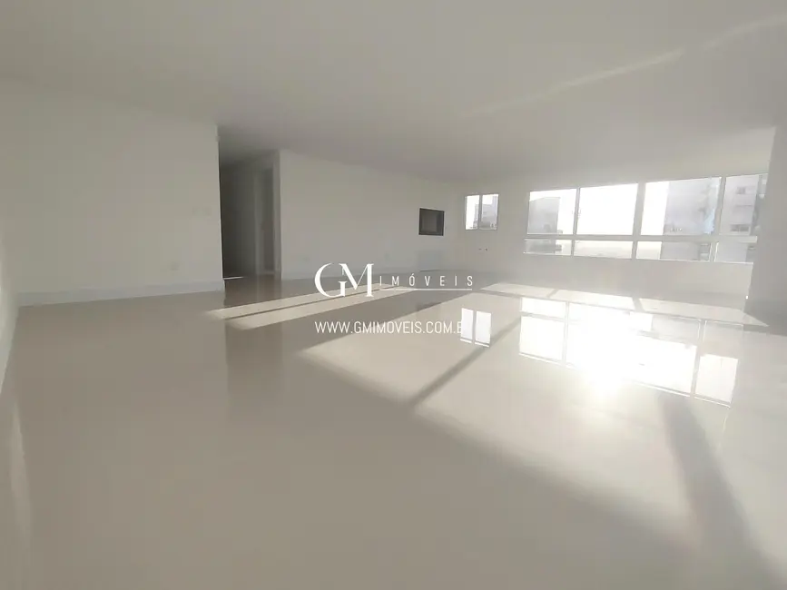 Apartamento com 4 quartos à venda, 216m2 em Torres - RS - imagem 3 Foto 3 de Apartamento com 4 quartos à venda, 216m2 em Torres - RS