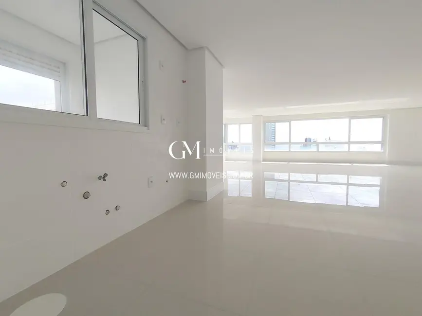 Apartamento com 4 quartos à venda, 216m2 em Torres - RS - imagem 5 Foto 5 de Apartamento com 4 quartos à venda, 216m2 em Torres - RS