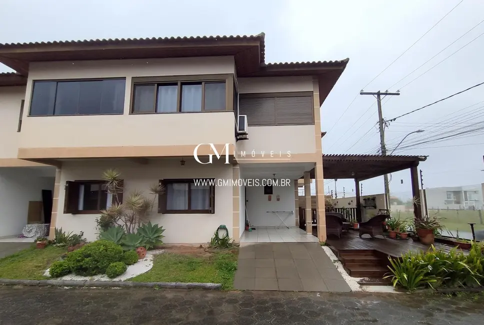 Foto 1 de Casa com 3 quartos à venda, 142m2 em Torres - RS