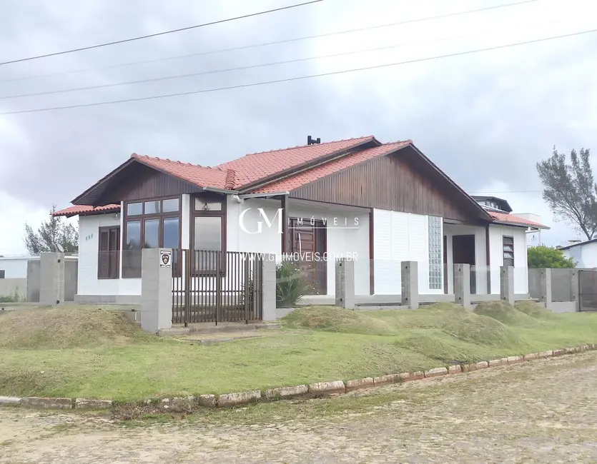 Foto 1 de Casa com 2 quartos à venda, 128m2 em Torres - RS