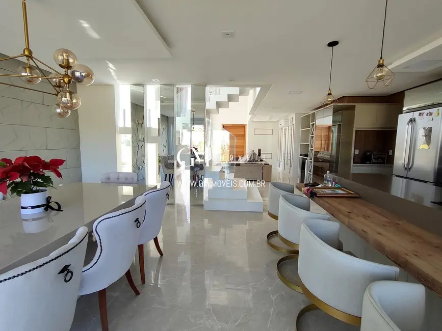 Casa de Condomínio com 4 quartos à venda, 377m2 em Torres - RS - imagem 6 Foto 6 de Casa de Condomínio com 4 quartos à venda, 377m2 em Torres - RS