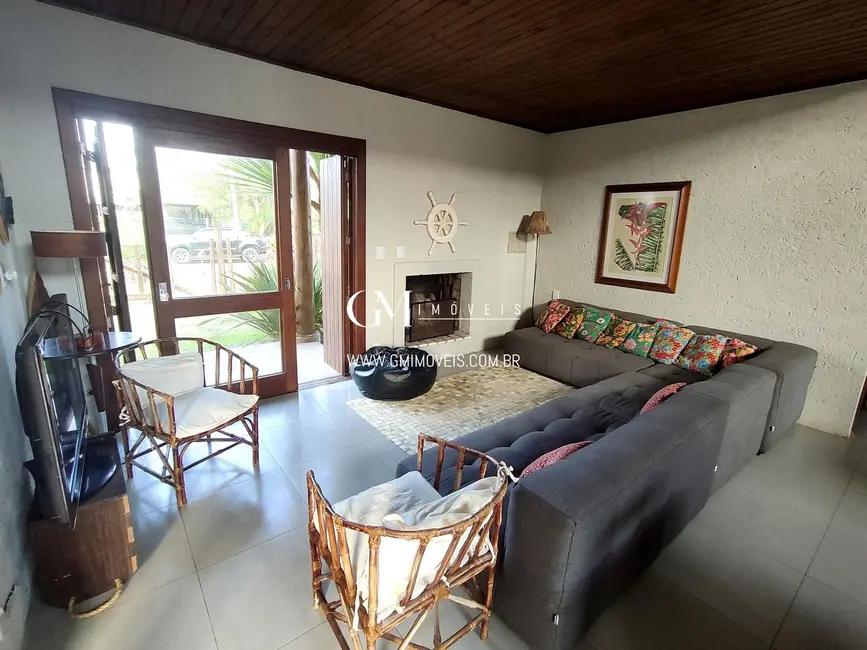 Casa com 5 quartos à venda, 180m2 em Torres - RS - imagem 8 Foto 8 de Casa com 5 quartos à venda, 180m2 em Torres - RS