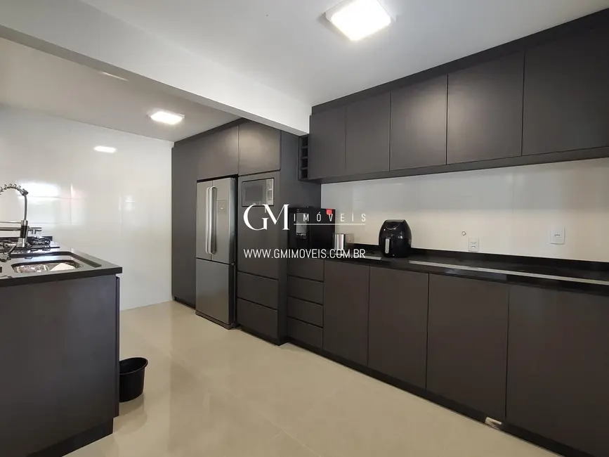 Casa com 5 quartos à venda, 220m2 em Centro, Torres - RS - imagem 3 Foto 3 de Casa com 5 quartos à venda, 220m2 em Centro, Torres - RS