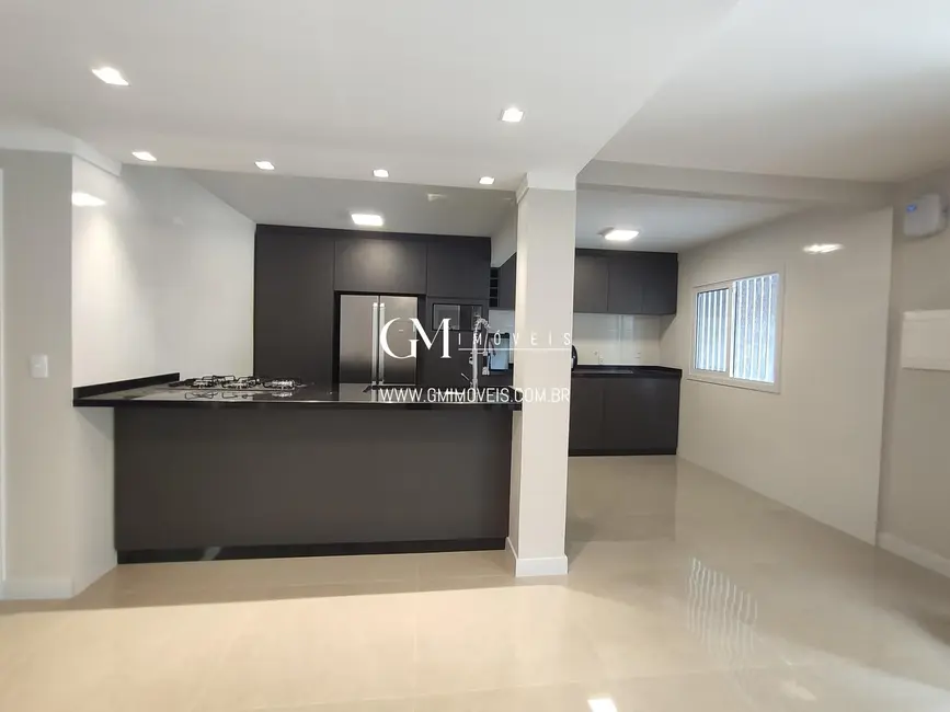 Casa com 5 quartos à venda, 220m2 em Centro, Torres - RS - imagem 4 Foto 4 de Casa com 5 quartos à venda, 220m2 em Centro, Torres - RS