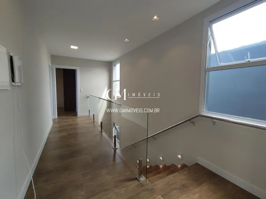 Casa com 5 quartos à venda, 220m2 em Centro, Torres - RS - imagem 5 Foto 5 de Casa com 5 quartos à venda, 220m2 em Centro, Torres - RS