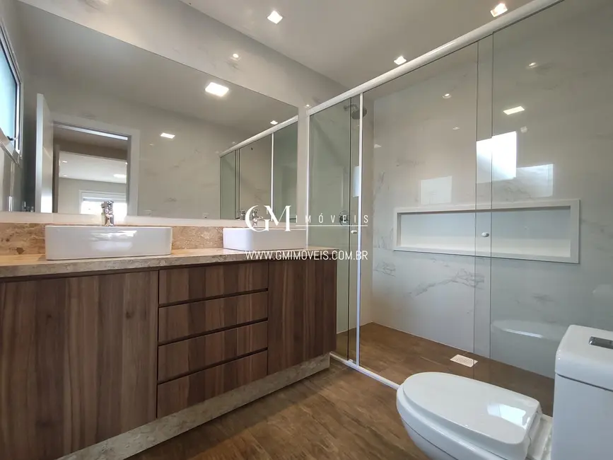 Casa com 5 quartos à venda, 220m2 em Centro, Torres - RS - imagem 6 Foto 6 de Casa com 5 quartos à venda, 220m2 em Centro, Torres - RS