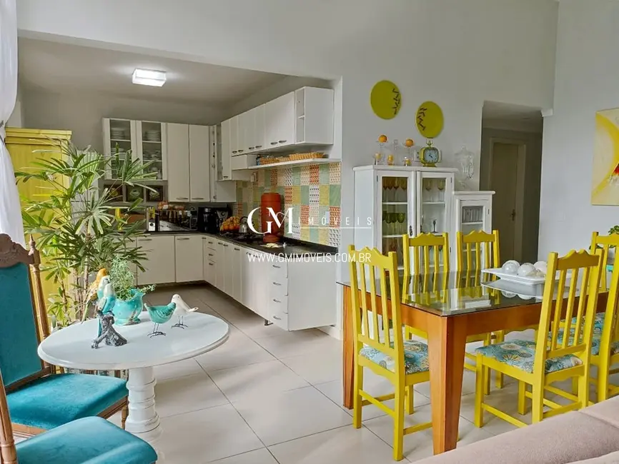 Casa com 5 quartos à venda, 265m2 em Torres - RS - imagem 5 Foto 5 de Casa com 5 quartos à venda, 265m2 em Torres - RS