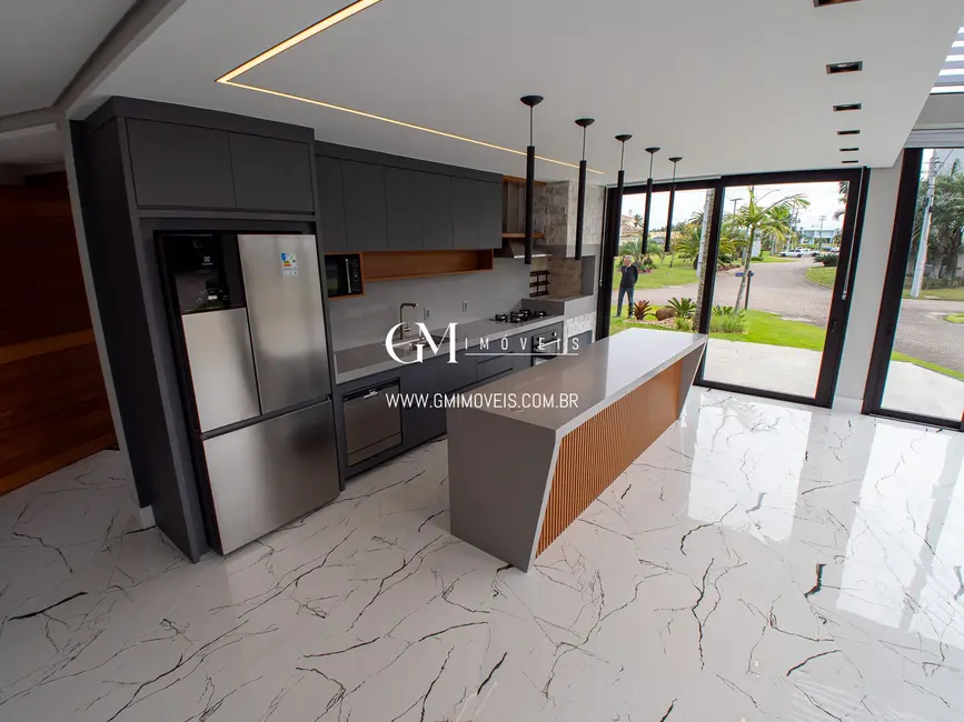 Casa de Condomínio com 5 quartos à venda, 457m2 em Torres - RS - imagem 8 Foto 8 de Casa de Condomínio com 5 quartos à venda, 457m2 em Torres - RS