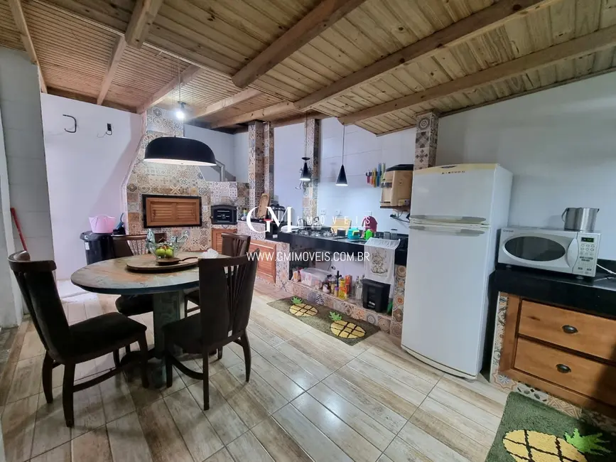 Casa com 3 quartos à venda, 100m2 em Centro, Torres - RS - imagem 4 Foto 4 de Casa com 3 quartos à venda, 100m2 em Centro, Torres - RS