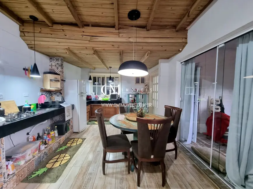 Casa com 3 quartos à venda, 100m2 em Centro, Torres - RS - imagem 5 Foto 5 de Casa com 3 quartos à venda, 100m2 em Centro, Torres - RS