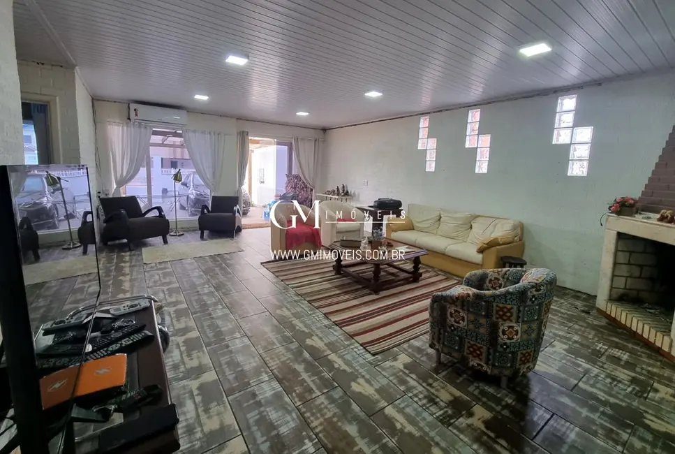 Casa com 3 quartos à venda, 100m2 em Centro, Torres - RS - imagem 3 Foto 3 de Casa com 3 quartos à venda, 100m2 em Centro, Torres - RS