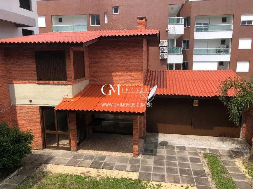 Foto 2 de Casa com 9 quartos à venda, 386m2 em Torres - RS