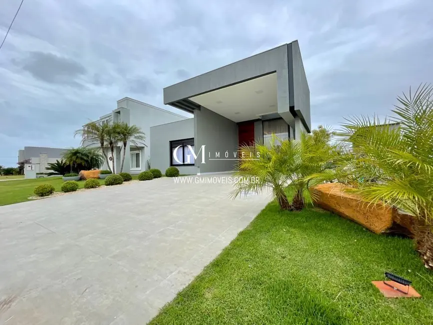 Casa de Condomínio com 3 quartos à venda, 211m2 em Torres - RS - imagem 4 Foto 4 de Casa de Condomínio com 3 quartos à venda, 211m2 em Torres - RS