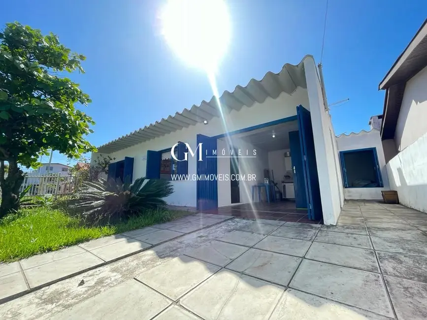 Foto 1 de Casa com 3 quartos à venda, 100m2 em Torres - RS