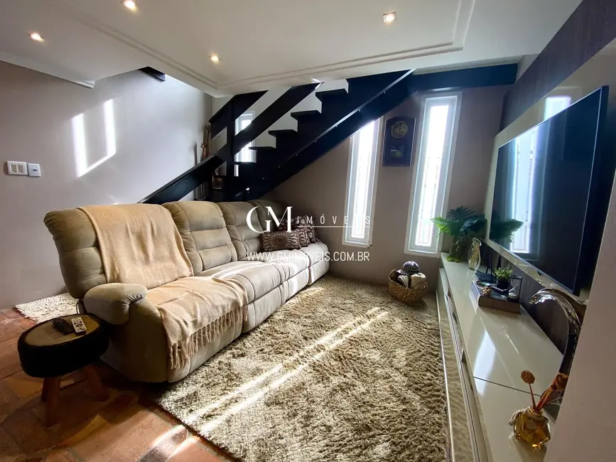 Casa com 3 quartos à venda, 240m2 em Centro, Torres - RS - imagem 8 Foto 8 de Casa com 3 quartos à venda, 240m2 em Centro, Torres - RS