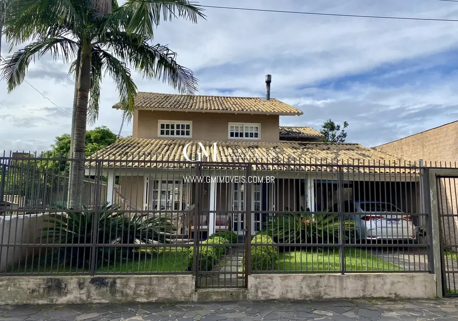 Foto 1 de Casa com 3 quartos à venda, 240m2 em Centro, Torres - RS