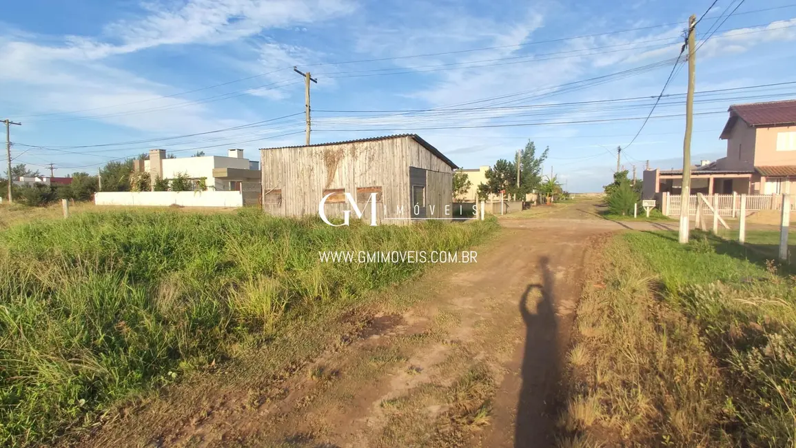 Foto 2 de Terreno / Lote à venda, 300m2 em Torres - RS