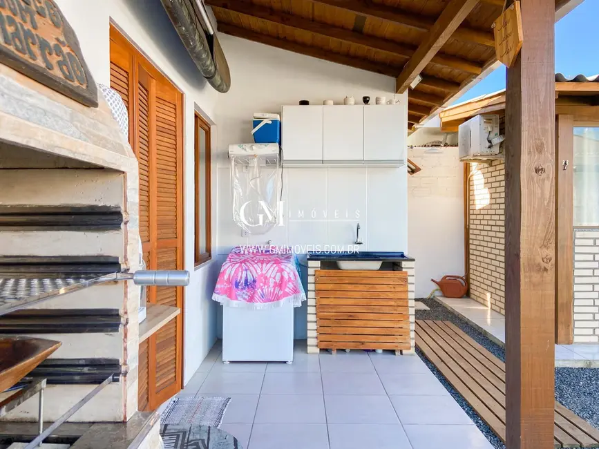 Foto 9 de Casa com 2 quartos à venda, 102m2 em Torres - RS