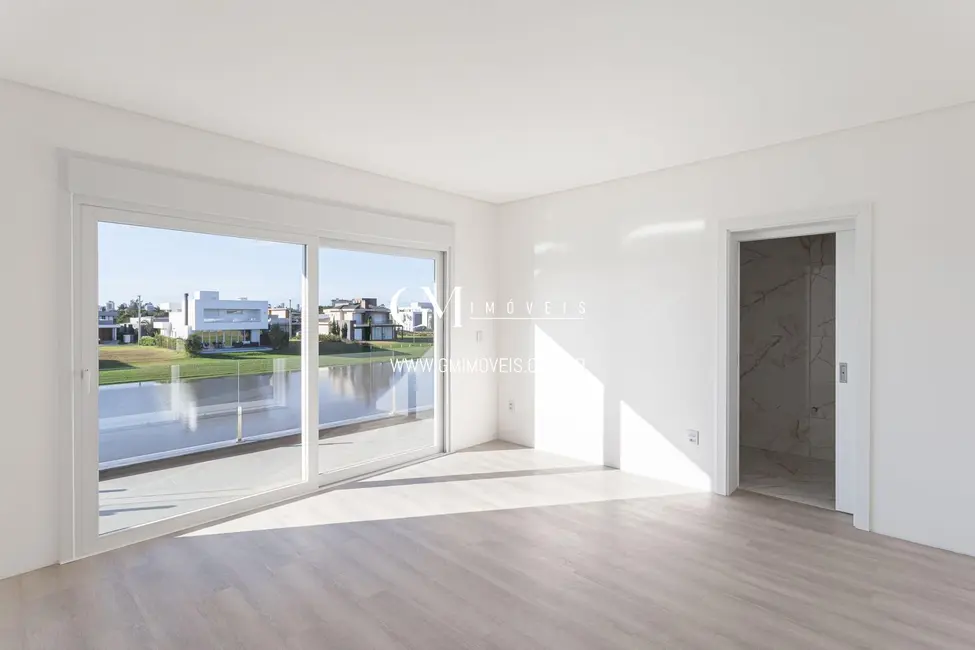 Foto 3 de Casa de Condomínio com 4 quartos à venda, 308m2 em Torres - RS