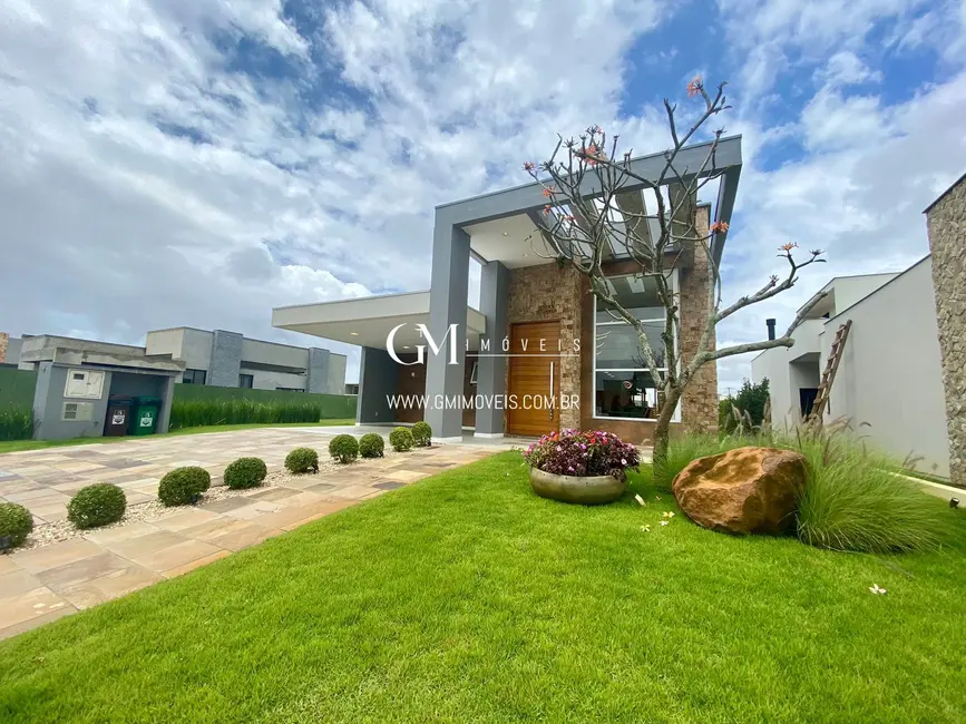 Foto 2 de Casa com 3 quartos à venda, 200m2 em Torres - RS