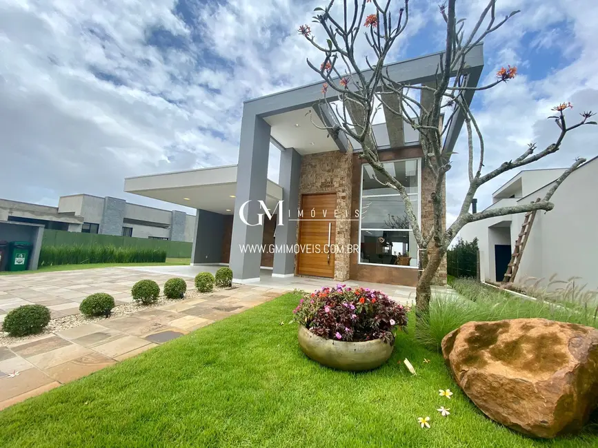 Casa com 3 quartos à venda, 200m2 em Torres - RS - imagem 3 Foto 3 de Casa com 3 quartos à venda, 200m2 em Torres - RS