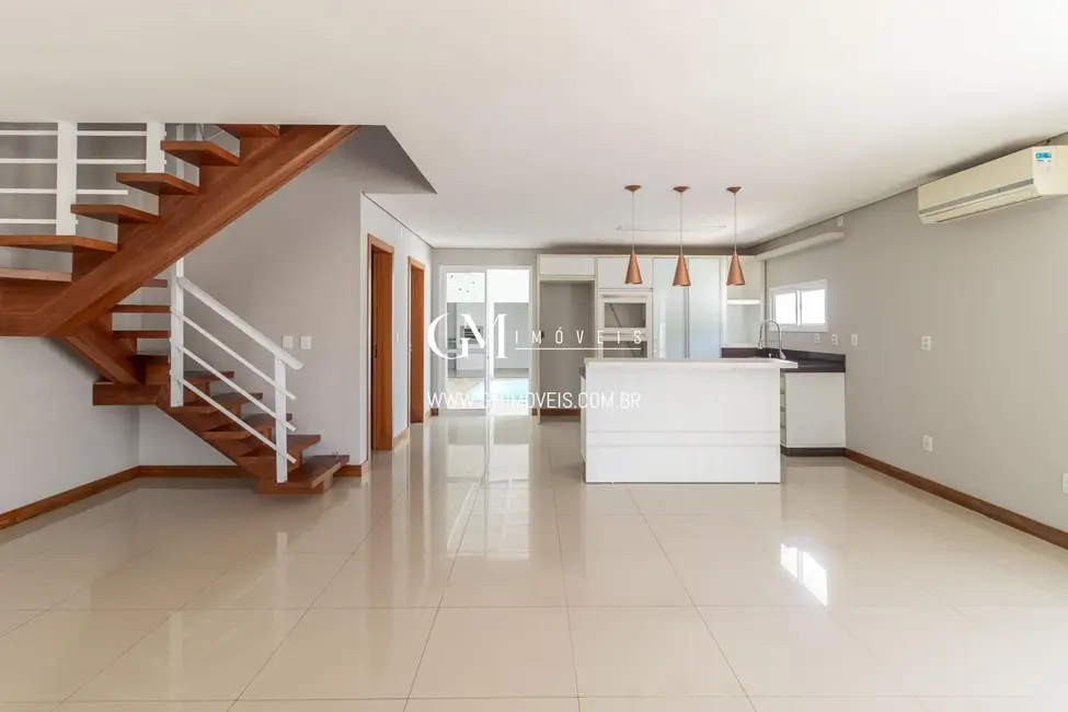 Casa com 3 quartos à venda, 200m2 em Torres - RS - imagem 4 Foto 4 de Casa com 3 quartos à venda, 200m2 em Torres - RS
