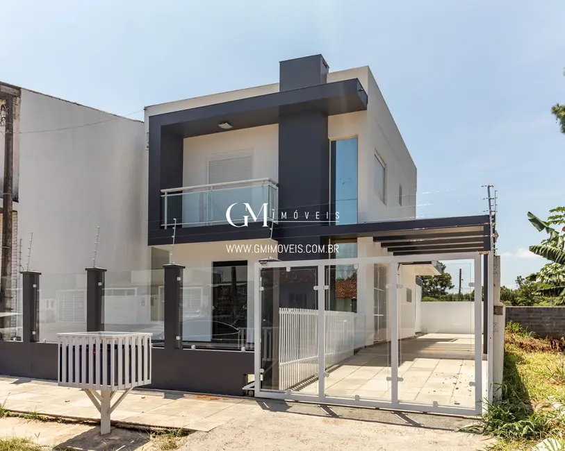 Foto 1 de Casa com 3 quartos à venda, 200m2 em Torres - RS