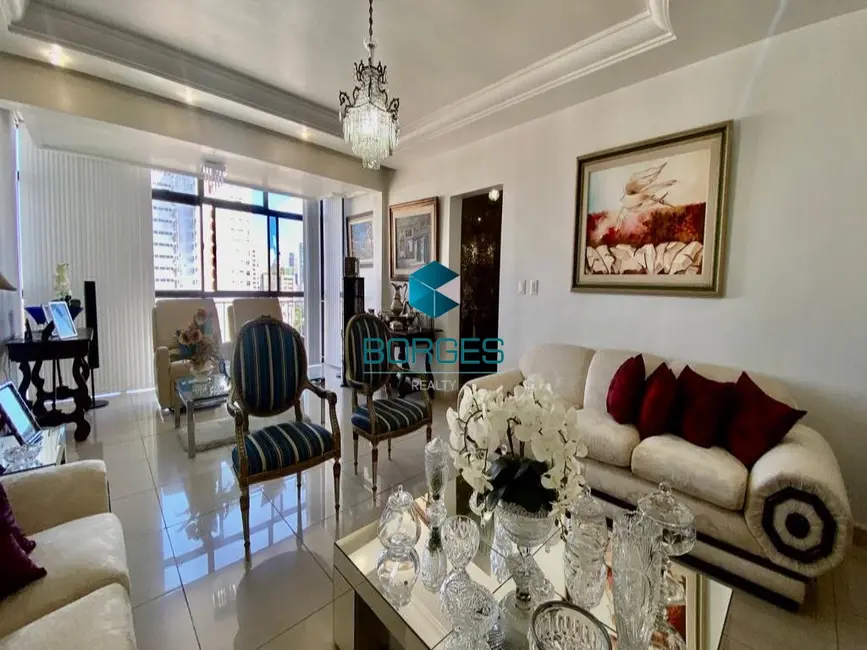 Foto 2 de Apartamento com 4 quartos à venda, 180m2 em Vitória, Salvador - BA