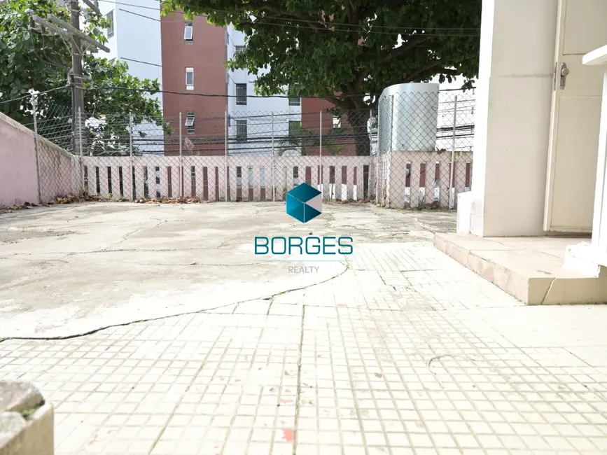 Casa com 8 quartos à venda e para alugar, 670m2 em Pituba, Salvador - BA - imagem 4 Foto 4 de Casa com 8 quartos à venda e para alugar, 670m2 em Pituba, Salvador - BA