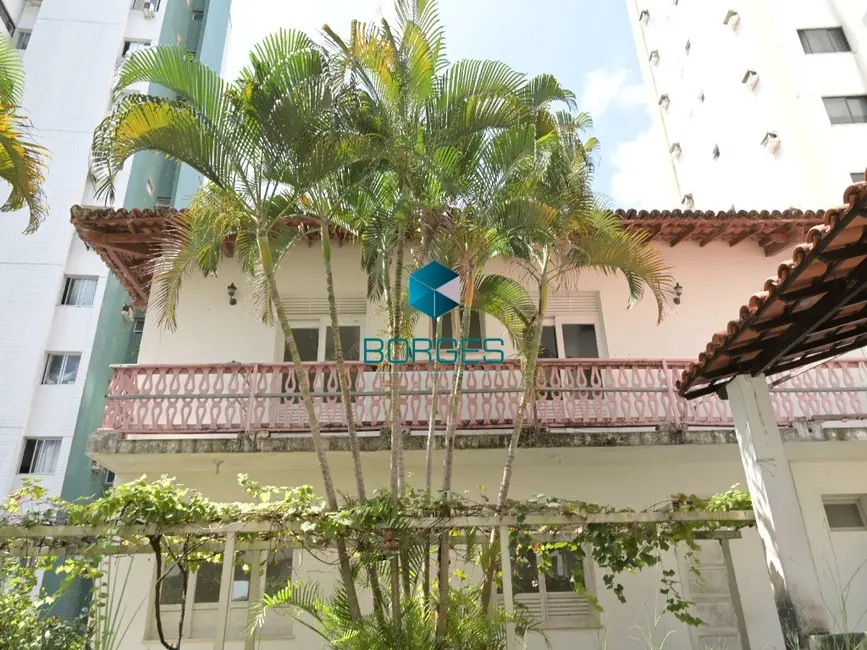 Casa com 8 quartos à venda e para alugar, 670m2 em Pituba, Salvador - BA - imagem 3 Foto 3 de Casa com 8 quartos à venda e para alugar, 670m2 em Pituba, Salvador - BA