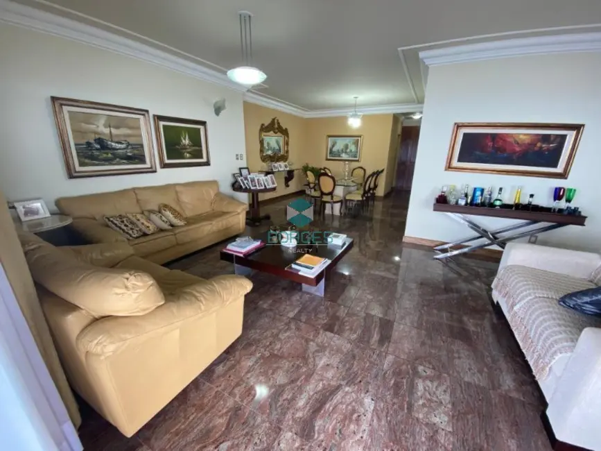 Apartamento com 4 quartos à venda, 290m2 em Vitória, Salvador - BA - imagem 6 Foto 6 de Apartamento com 4 quartos à venda, 290m2 em Vitória, Salvador - BA